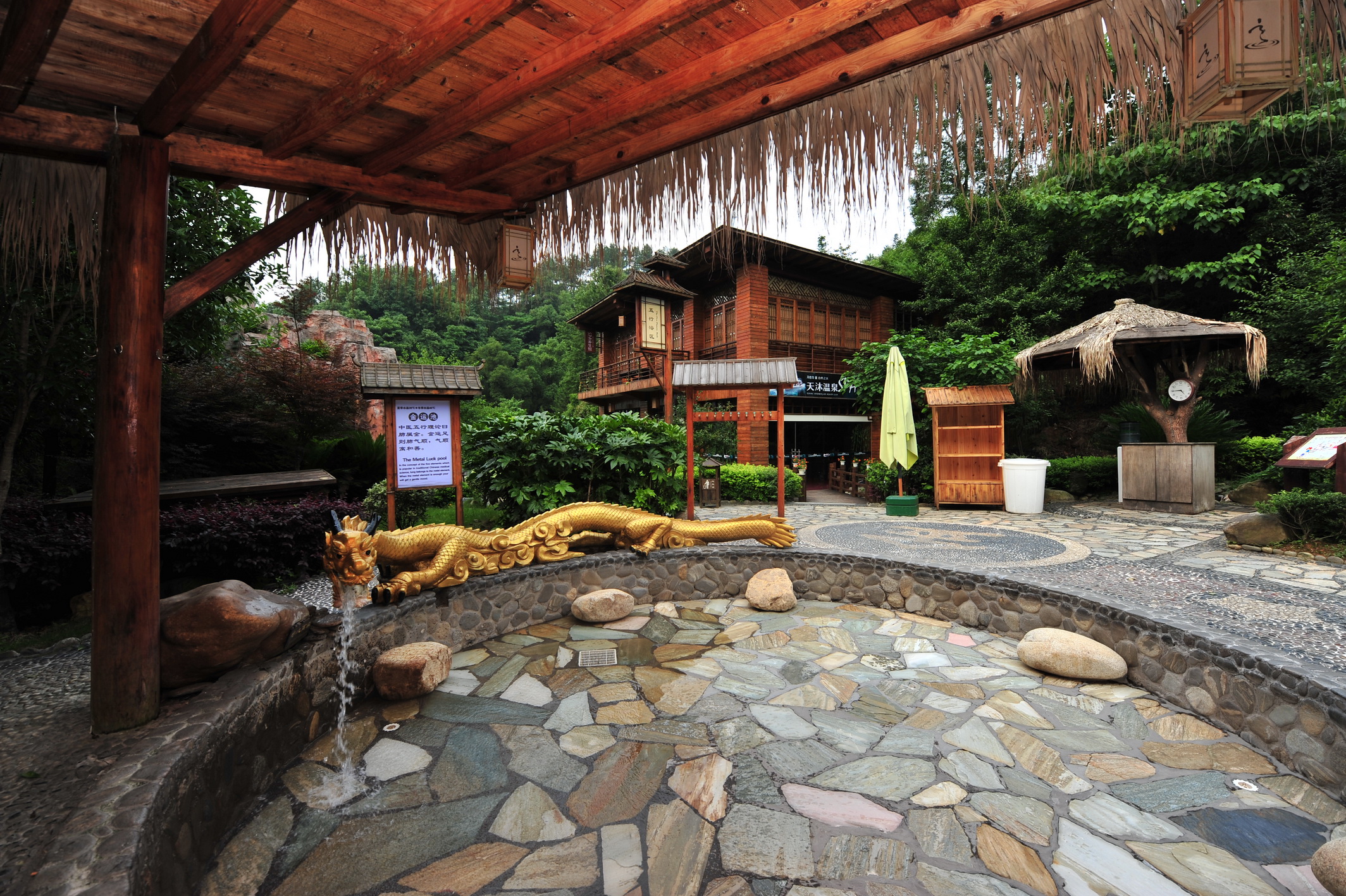 亲子优选,养生温泉焕白美肤,儿童游乐园,畅玩动物园,真人cs.